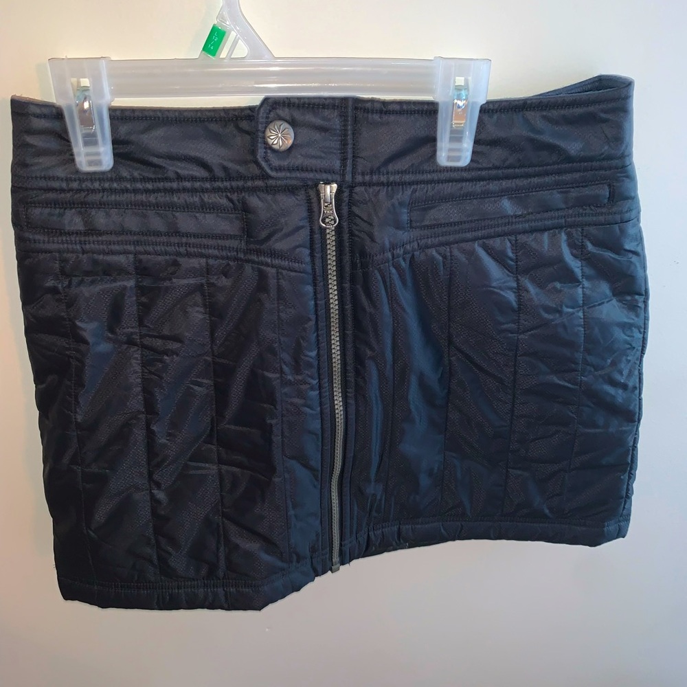 ATHLETA black puffer skirt, size 2.